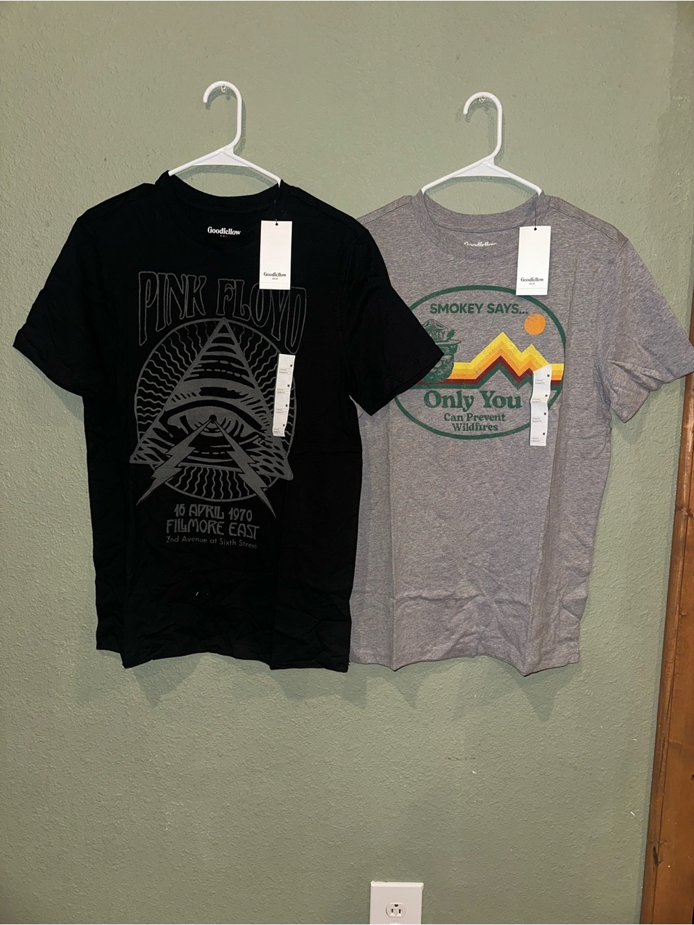 Goodfellow & Co Black and Gray Graphic Short Sleeve Tees - Band & Smokey Designs